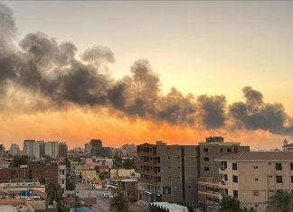 الخرطوم تشهد اشتباكات بالأسلحة الثقيلة وتحليق مقاتلات الخرطوم تشهد اشتباكات بالأسلحة الثقيلة وتحليق مقاتلات