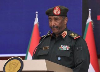 البرهان يصدر قرارا بتجميد حسابات الدعم السريع وشركاتها داخل وخارج السودان البرهان يصدر قرارا بتجميد حسابات الدعم السريع وشركاتها داخل وخارج السودان