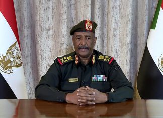 البرهان يجمد الحسابات المصرفية للدعم السريع ويعفي محافظ البنك المركزي البرهان يجمد الحسابات المصرفية للدعم السريع ويعفي محافظ البنك المركزي