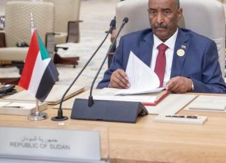 قائد الجيش السوداني يجمد حسابات “قوات الدعم السريع” وشركاتها قائد الجيش السوداني يجمد حسابات "قوات الدعم السريع" وشركاتها