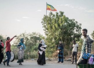 لاجئون في السودان يفرون إلى إثيوبيا هرباً من الحرب مرة أخرى لاجئون في السودان يفرون إلى إثيوبيا هرباً من الحرب مرة أخرى