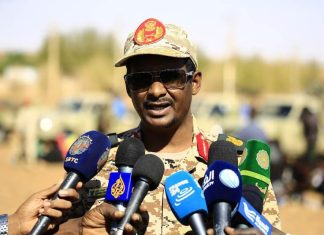 “الدعم السريع”: حميدتي مستعد لوقف إطلاق النار بالسودان “الدعم السريع”: حميدتي مستعد لوقف إطلاق النار بالسودان