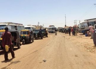 مسؤولون سعوديون وأميركيون يناقشون انتهاكات مزعومة لهدنة السودان مسؤولون سعوديون وأميركيون يناقشون انتهاكات مزعومة لهدنة السودان