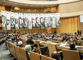 فقي محمد يحذّر من تحويل أفريقيا مجدداً إلى “ساحة معركة جيوستراتيجية” فقي محمد يحذّر من تحويل أفريقيا مجدداً إلى "ساحة معركة جيوستراتيجية"