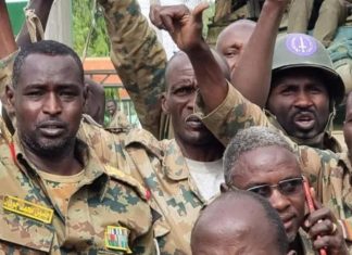 الدفاع السودانية تستنفر متقاعدي الجيش وكل القادرين على حمل السلاح والبرهان يطالب بتغيير الممثل الأممي ويتهمه بالتضليل الدفاع السودانية تستنفر متقاعدي الجيش وكل القادرين على حمل السلاح والبرهان يطالب بتغيير الممثل الأممي ويتهمه بالتضليل