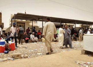 بعد رحلات محفوفة بالمخاطر.. سودانيون بين نيران المعارك ورمضاء العبور إلى مصر بعد رحلات محفوفة بالمخاطر.. سودانيون بين نيران المعارك ورمضاء العبور إلى مصر