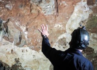 اكتشاف أقدم مقابر من حقبة ما قبل التاريخ في جنوب أفريقيا اكتشاف أقدم مقابر من حقبة ما قبل التاريخ في جنوب أفريقيا