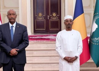 البرهان يشكر ديبي للقبض على جنود هاربين من قوات الدعم السريع ويتفقان على خطوات قادمة البرهان يشكر ديبي للقبض على جنود هاربين من قوات الدعم السريع ويتفقان على خطوات قادمة