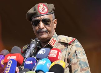 اول تعليق من البرهان على مقتل والي غرب دارفور على يد قوات الدعم السريع اول تعليق من البرهان على مقتل والي غرب دارفور على يد قوات الدعم السريع