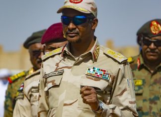 أمير الحرب وابن الصحراء.. لوموند: الجنرال حميدتي ذو الوجوه المتعددة أمير الحرب وابن الصحراء.. لوموند: الجنرال حميدتي ذو الوجوه المتعددة