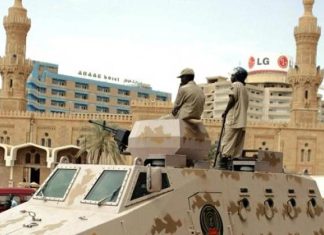 قصف مدفعي يهزّ الخرطوم وسط تواصل المعارك في أرجاء السودان قصف مدفعي يهزّ الخرطوم وسط تواصل المعارك في أرجاء السودان