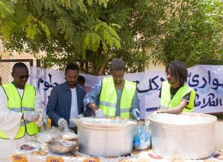 “المطبخ المركزي”.. مبادرة لتقديم وجبات مجانية لمتضرري الحرب بالخرطوم "المطبخ المركزي".. مبادرة لتقديم وجبات مجانية لمتضرري الحرب بالخرطوم