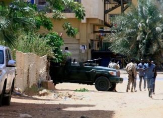 السودان: اشتباكات عنيفة في الخرطوم وتحليق مكثف للطيران فوق ثلاث مدن السودان: اشتباكات عنيفة في الخرطوم وتحليق مكثف للطيران فوق ثلاث مدن