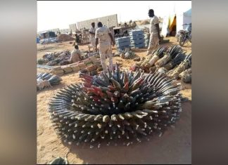 الدعم السريع يسيّطر على مقر الاحتياطي المركزي ويوسع دائرة انتشاره إلى سوق الكلاكلة اللفة الدعم السريع يسيّطر على مقر الاحتياطي المركزي ويوسع دائرة انتشاره إلى سوق الكلاكلة اللفة