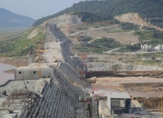 الملء الرابع لسد النهضة يفاقم أزماتها المائية.. أي بدائل لدى مصر للمواجهة؟ الملء الرابع لسد النهضة يفاقم أزماتها المائية.. أي بدائل لدى مصر للمواجهة؟