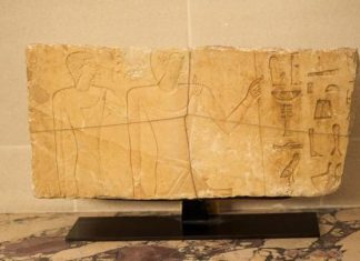 مصر تسترد جداريتين أثريتين من فرنسا مصر تسترد جداريتين أثريتين من فرنسا