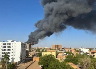 اشتباكات بين الجيش و”الدعم السريع” في الخرطوم بأول أيام عيد الأضحى اشتباكات بين الجيش و"الدعم السريع" في الخرطوم بأول أيام عيد الأضحى