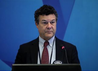 اقترح إنشاء آلية إنقاذ إقليمية.. مسؤول أممي يحث أوروبا على حماية المهاجرين اقترح إنشاء آلية إنقاذ إقليمية.. مسؤول أممي يحث أوروبا على حماية المهاجرين