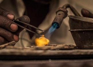 حرب السودان.. السلاح في اليد والعين على الذهب حرب السودان.. السلاح في اليد والعين على الذهب