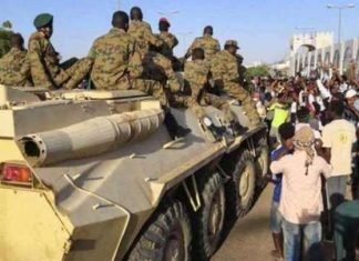 شاهد بالفيديو .. شباب يستجيبون لنداء القائد العام للقوات المسلحة ويلتحقون بمعسكرات التدريب شاهد بالفيديو .. شباب يستجيبون لنداء القائد العام للقوات المسلحة ويلتحقون بمعسكرات التدريب