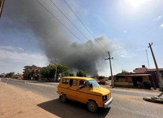 السودان.. الدعم السريع يهاجم القيادة العامة للجيش وسط الخرطوم ويقتحم مدينة بارا للمرة الثانية خلال 24 ساعة السودان.. الدعم السريع يهاجم القيادة العامة للجيش وسط الخرطوم ويقتحم مدينة بارا للمرة الثانية خلال 24 ساعة
