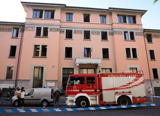 6 قتلى وعشرات المصابين في حريق دار للمسنين شمالي إيطاليا 6 قتلى وعشرات المصابين في حريق دار للمسنين شمالي إيطاليا