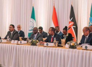 تصاعد القتال بالخرطوم وكردفان.. قمة إيغاد تدعو لوقف إطلاق النار والجيش يتمسك باستبعاد كينيا من رئاسة اللجنة تصاعد القتال بالخرطوم وكردفان.. قمة إيغاد تدعو لوقف إطلاق النار والجيش يتمسك باستبعاد كينيا من رئاسة اللجنة