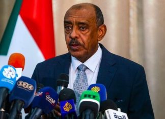 وزير خارجية السودان: ننظر “بإيجابية” لمبادرة الوساطة المصرية وزير خارجية السودان: ننظر "بإيجابية" لمبادرة الوساطة المصرية