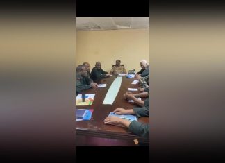 ظهور جديد للبرهان وهو يترأس اجتماعا للقيادة العسكرية للجيش السوداني ظهور جديد للبرهان وهو يترأس اجتماعا للقيادة العسكرية للجيش السوداني