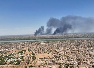 قصف مدفعي متبادل في العاصمة السودانية.. زعيم حزب الأمة: الدعم السريع يتفاوض على الاستسلام قصف مدفعي متبادل في العاصمة السودانية.. زعيم حزب الأمة: الدعم السريع يتفاوض على الاستسلام