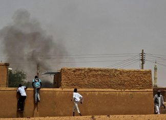 معارك متواصلة في الخرطوم.. الجيش يُسقط طائرة مسيّرة ويقصف مواقع للدعم السريع معارك متواصلة في الخرطوم.. الجيش يُسقط طائرة مسيّرة ويقصف مواقع للدعم السريع