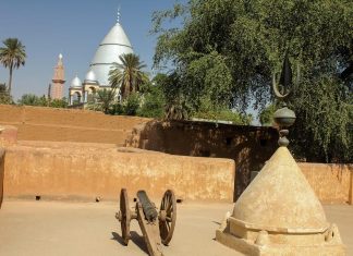 السودان.. إجلاء عشرات الأطفال من “منطقة حرب” في أم درمان السودان.. إجلاء عشرات الأطفال من “منطقة حرب” في أم درمان