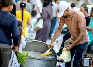 شوارع غزة تمتلئ بباعة الذرة شوارع غزة تمتلئ بباعة الذرة