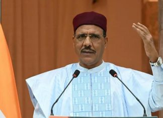 جنود يحاصرون الرئيس داخل القصر الرئاسي في النيجر – محاولة انقلاب جنود يحاصرون الرئيس داخل القصر الرئاسي في النيجر – محاولة انقلاب