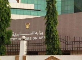 الجالية السودانية بسلطنة عمان تقيم أمسية وطنية لدعم الجيش الجالية السودانية بسلطنة عمان تقيم أمسية وطنية لدعم الجيش