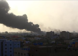 السودان.. اشتباكات عنيفة بين الجيش و”الدعم السريع” بالخرطوم السودان.. اشتباكات عنيفة بين الجيش و"الدعم السريع" بالخرطوم