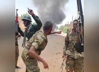 الجيش السوداني يكشف عن مئات القتلى في معارك أمدرمان وأسر ضابط بالدعم السريع شقيق رئيس وفده في مفاوضات جدة الجيش السوداني يكشف عن مئات القتلى في معارك أمدرمان وأسر ضابط بالدعم السريع شقيق رئيس وفده في مفاوضات جدة