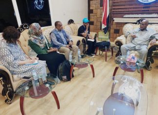 والي الجزيرة ووفد اليونسيف يبحثتان التعاون بين ولاية الجزيرة والمنظمة والي الجزيرة ووفد اليونسيف يبحثتان التعاون بين ولاية الجزيرة والمنظمة