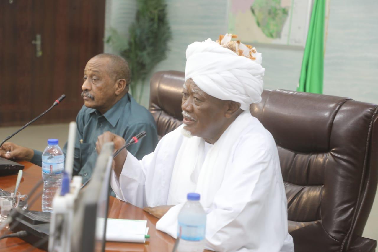 وزير الحكم الاتحادى يطلع على اداء حكومة ولاية القضارف وزير الحكم الاتحادى يطلع على اداء حكومة ولاية القضارف