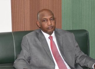 السودان.. النائب العام يؤدي اليمين رئيسا للجنة “انتهاكات الدعم السريع” السودان.. النائب العام يؤدي اليمين رئيسا للجنة "انتهاكات الدعم السريع"