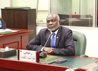 جبريل يتبرأ من تغريدات سليمان صندل جبريل يتبرأ من تغريدات سليمان صندل