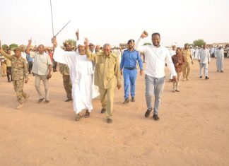 شباب القطينة للبرهان: لن يهدأ بالنا حتي القضاء علي التمرد شباب القطينة للبرهان: لن يهدأ بالنا حتي القضاء علي التمرد