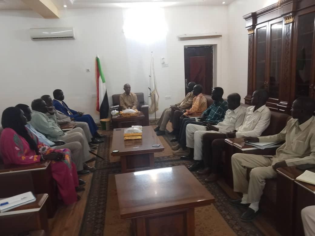 والي الشمالية يلتقي بوفد المجلس الاعلي لتنسيق شؤون دينكا نقوك والي الشمالية يلتقي بوفد المجلس الاعلي لتنسيق شؤون دينكا نقوك