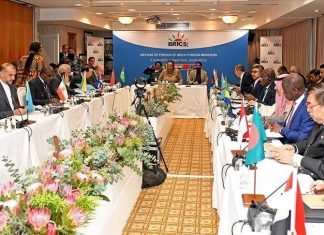 4 منها الأقرب.. 8 دول عربية تطلب الانضمام إلى “بريكس” (إطار) 4 منها الأقرب.. 8 دول عربية تطلب الانضمام إلى "بريكس" (إطار)