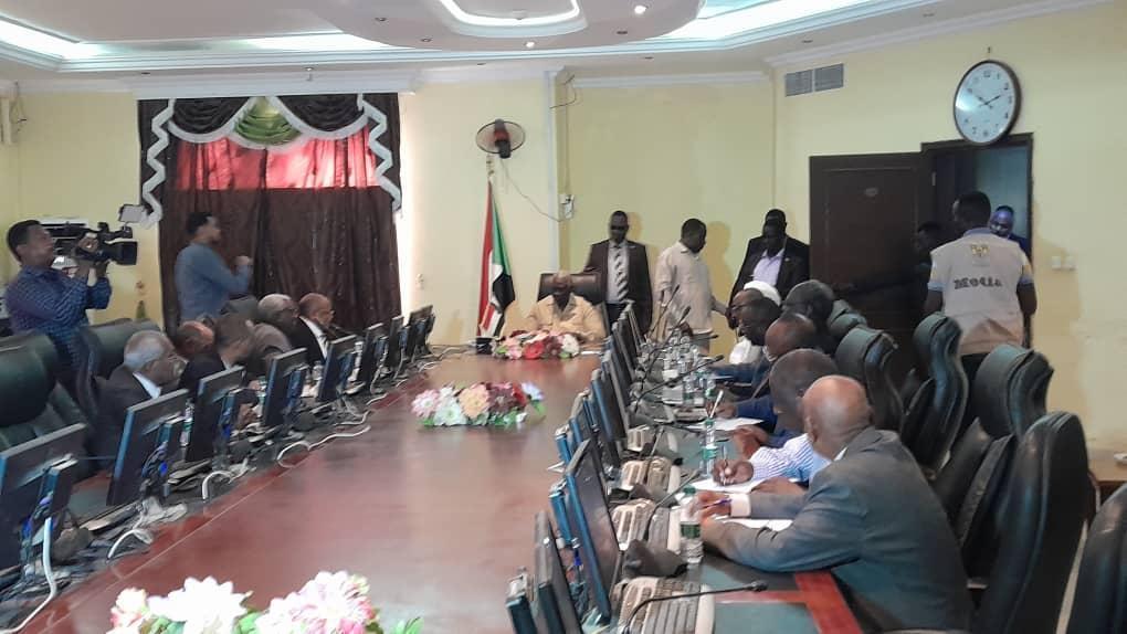 عقار يترأس اجتماع مجلس الوزراء بمدينة بورتسودان عقار يترأس اجتماع مجلس الوزراء بمدينة بورتسودان