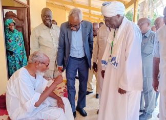 وزير الحكم الاتحادي يتفقد مراكز إيواء النازحين بسبب الحرب بكوستي وزير الحكم الاتحادي يتفقد مراكز إيواء النازحين بسبب الحرب بكوستي