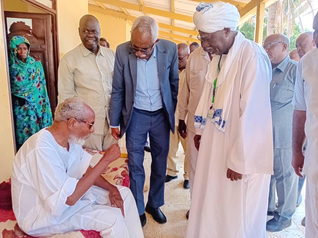 وزير الحكم الاتحادي يتفقد مراكز إيواء النازحين بسبب الحرب بكوستي وزير الحكم الاتحادي يتفقد مراكز إيواء النازحين بسبب الحرب بكوستي