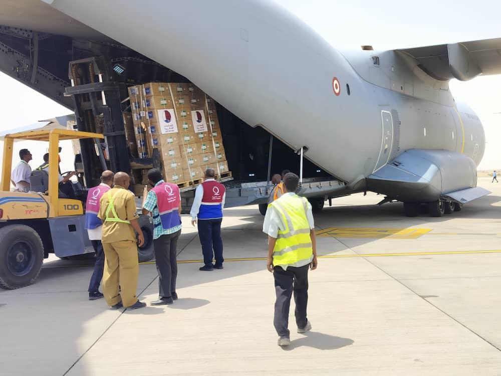قطر الخيريةتُرسِل طائرة تحمل (19)طناً أدوية لمرضى السرطان والفشل الكُلوي قطر الخيريةتُرسِل طائرة تحمل (19)طناً أدوية لمرضى السرطان والفشل الكُلوي