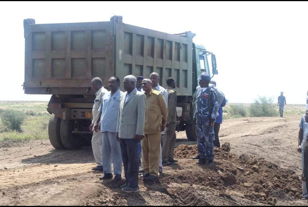 والي سنار يقف علي جهود الولاية لحماية المنطقة من الفيضانات والي سنار يقف علي جهود الولاية لحماية المنطقة من الفيضانات