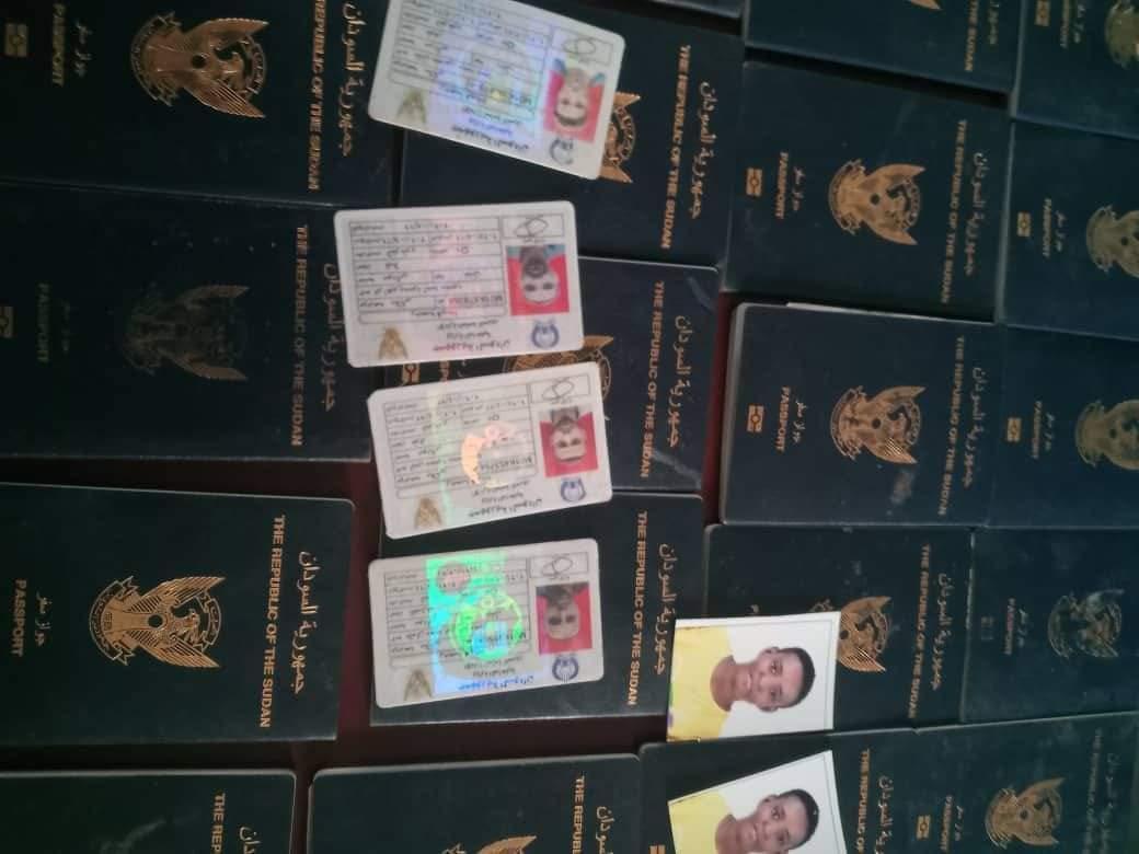 الشرطة تناشد مواطنين لإستلام 70 جواز و7 رخص ضبطت بشندي الشرطة تناشد مواطنين لإستلام 70 جواز و7 رخص ضبطت بشندي